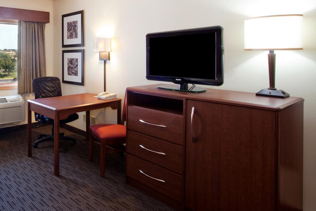 Cobblestone Hotel & Suites - Wisconsin Rapids Buitenkant foto
