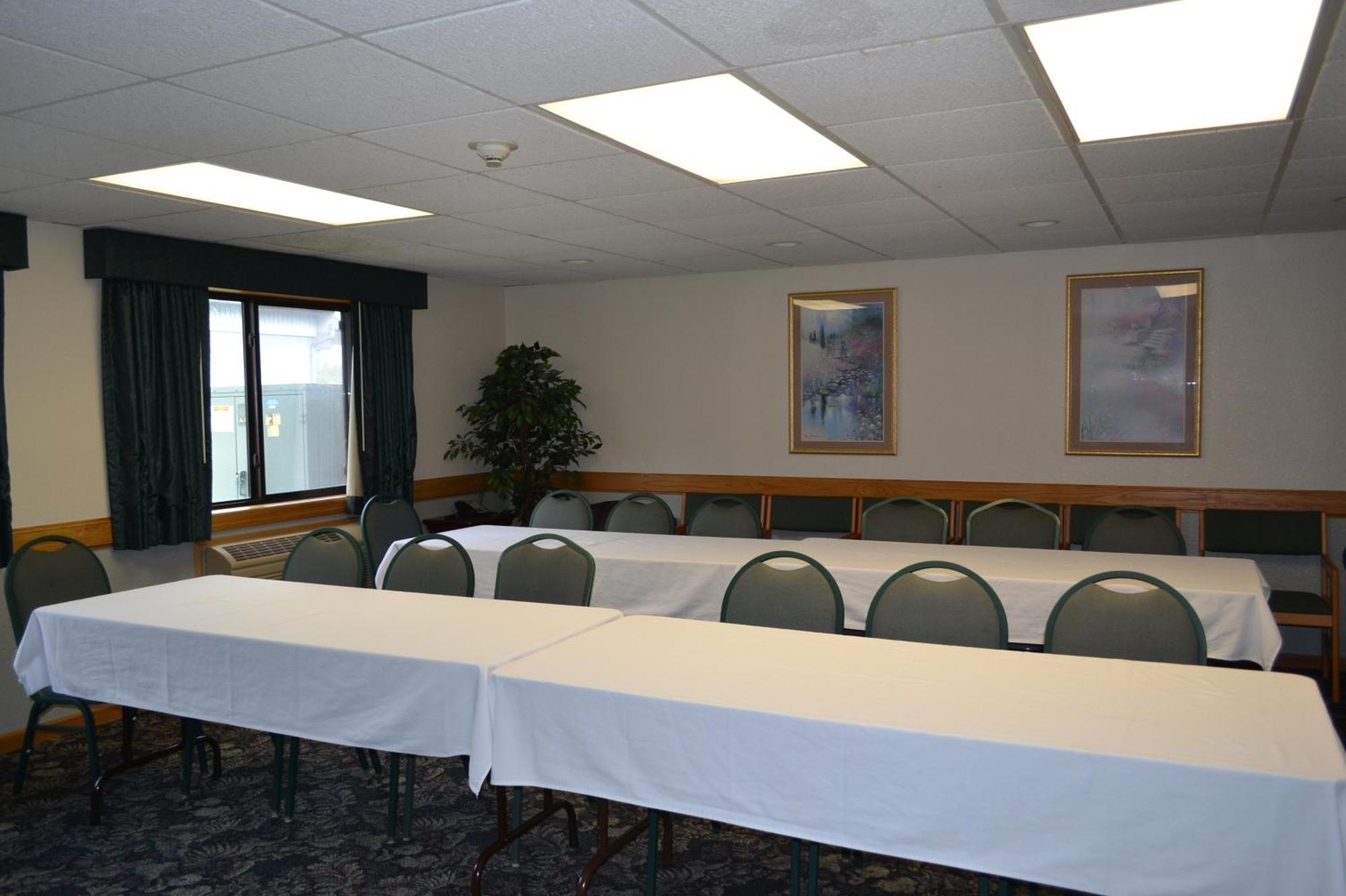 Cobblestone Hotel & Suites - Wisconsin Rapids Buitenkant foto