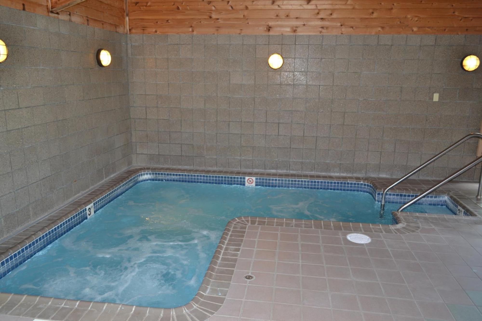 Cobblestone Hotel & Suites - Wisconsin Rapids Buitenkant foto