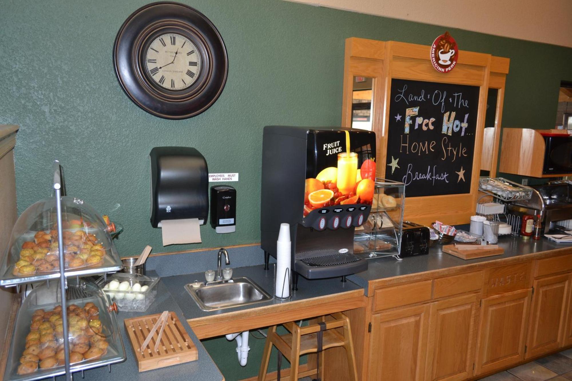 Cobblestone Hotel & Suites - Wisconsin Rapids Buitenkant foto