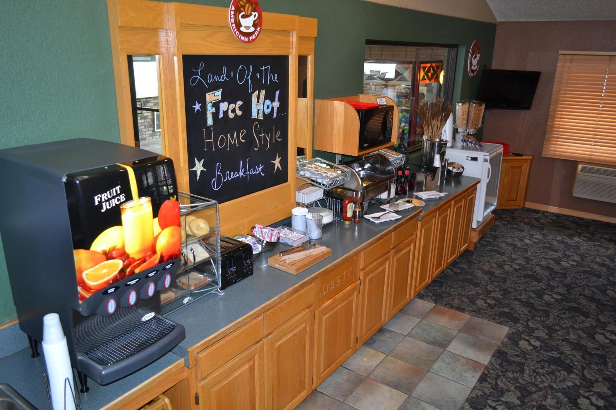 Cobblestone Hotel & Suites - Wisconsin Rapids Buitenkant foto