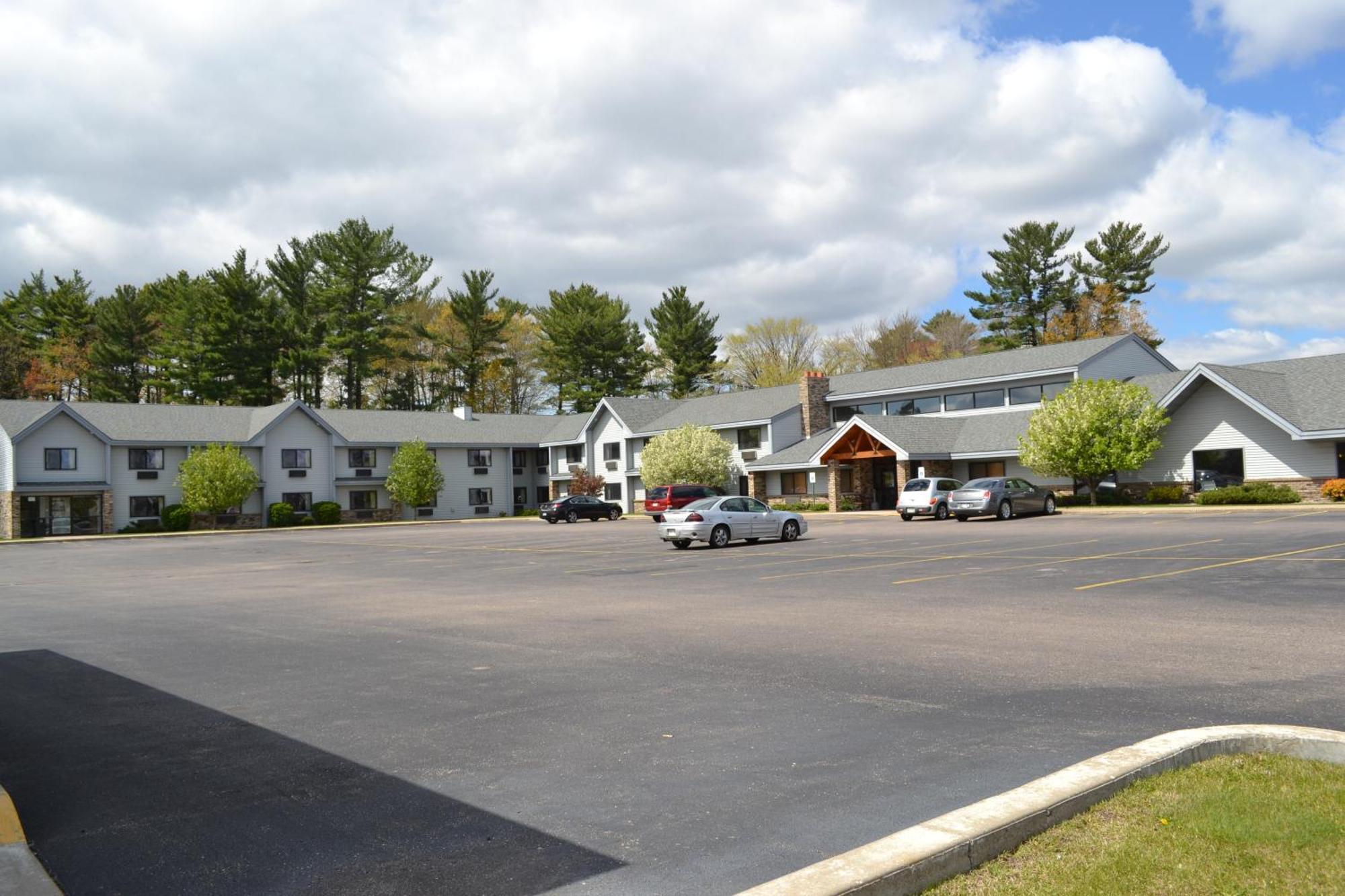 Cobblestone Hotel & Suites - Wisconsin Rapids Buitenkant foto