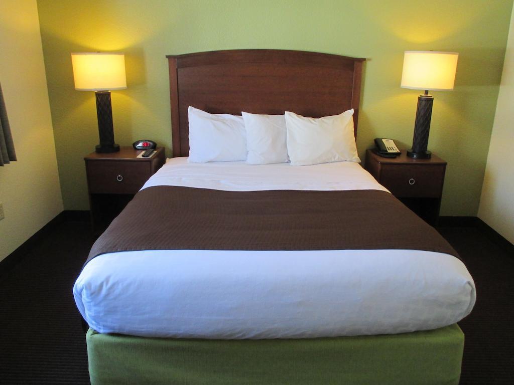 Cobblestone Hotel & Suites - Wisconsin Rapids Buitenkant foto