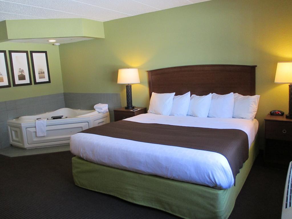 Cobblestone Hotel & Suites - Wisconsin Rapids Buitenkant foto
