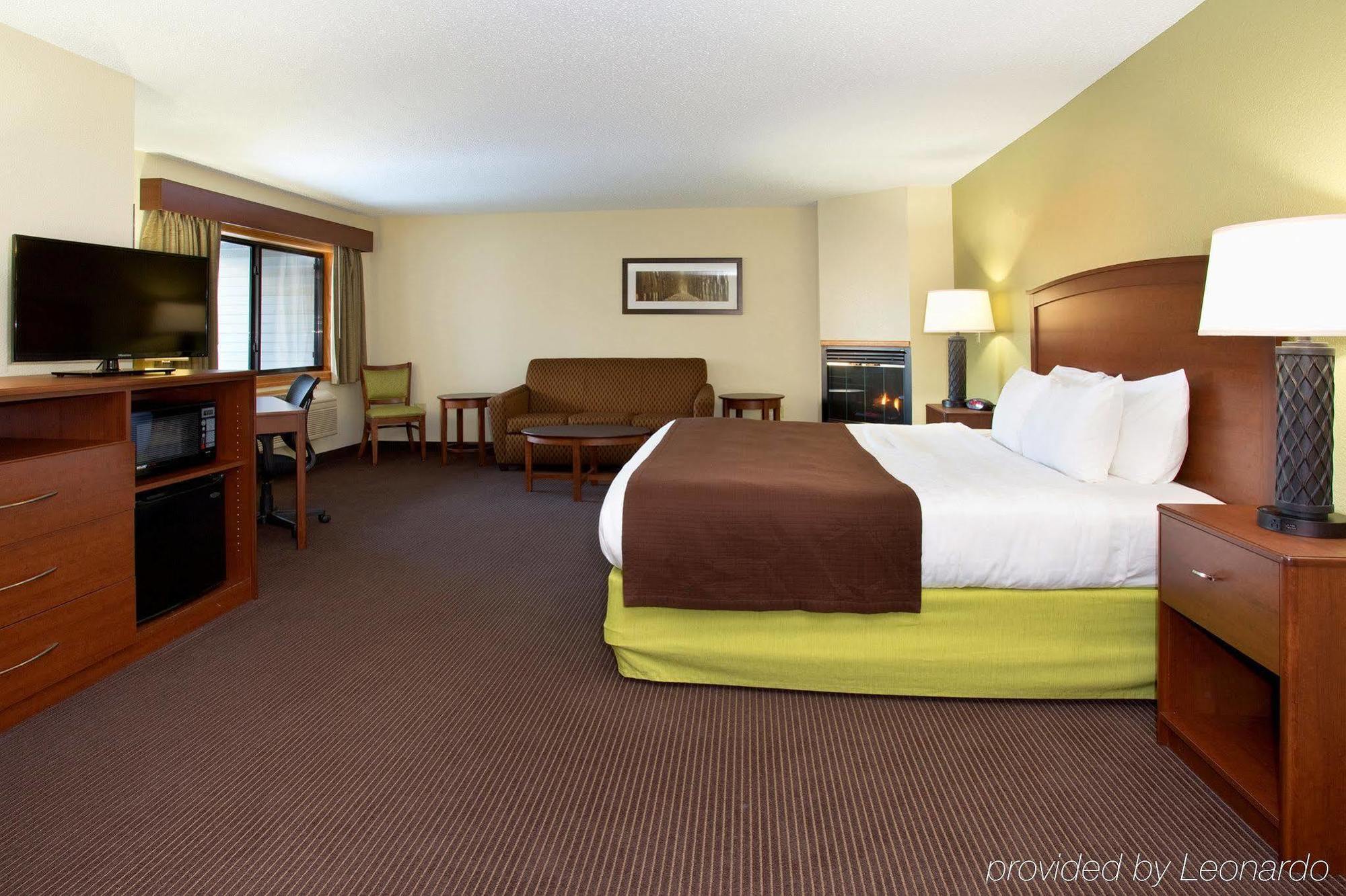 Cobblestone Hotel & Suites - Wisconsin Rapids Buitenkant foto
