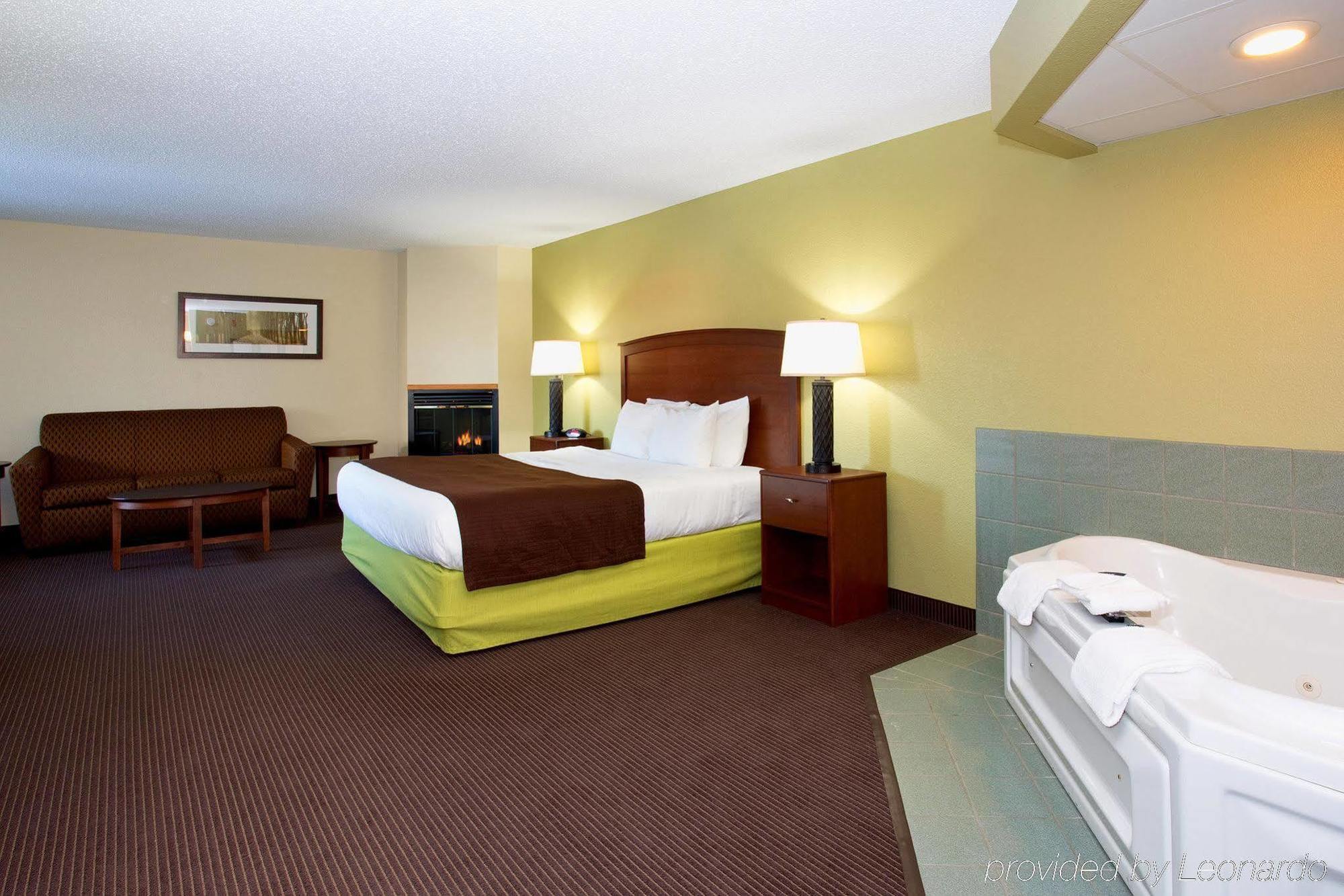 Cobblestone Hotel & Suites - Wisconsin Rapids Buitenkant foto