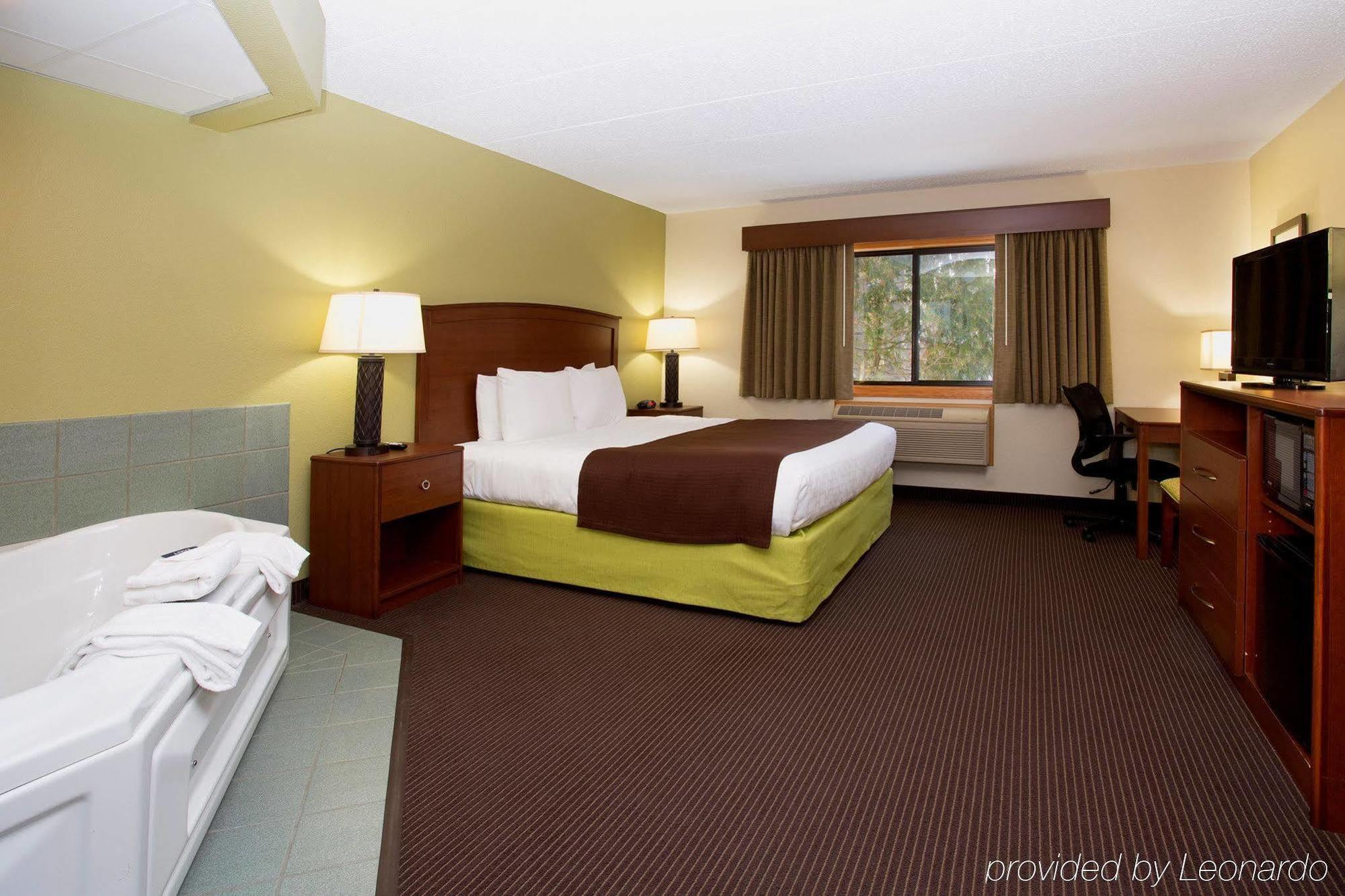 Cobblestone Hotel & Suites - Wisconsin Rapids Buitenkant foto