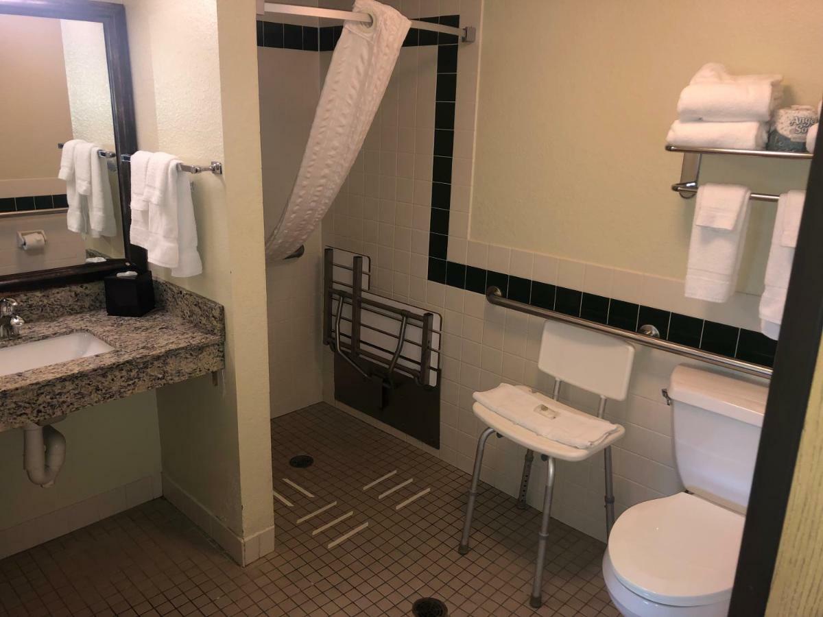 Cobblestone Hotel & Suites - Wisconsin Rapids Buitenkant foto
