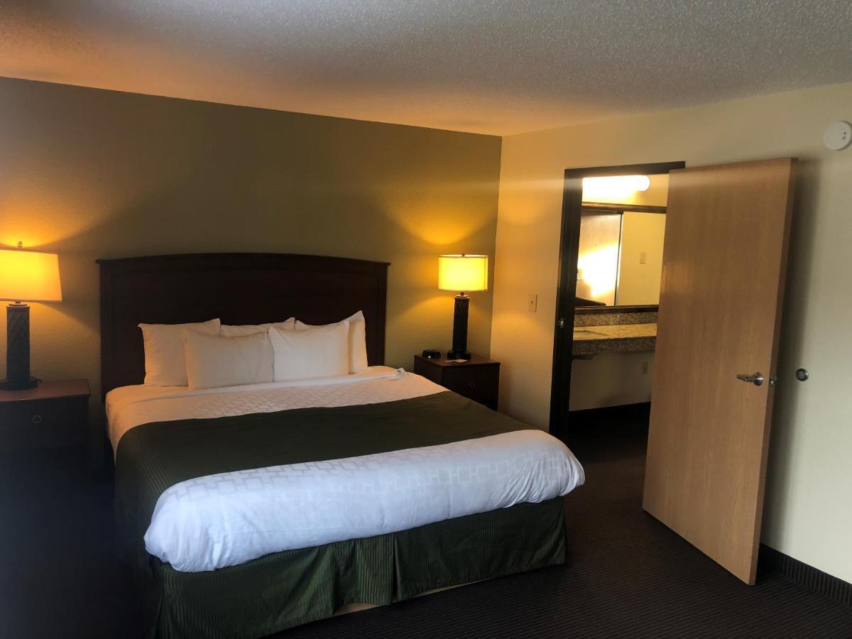 Cobblestone Hotel & Suites - Wisconsin Rapids Buitenkant foto